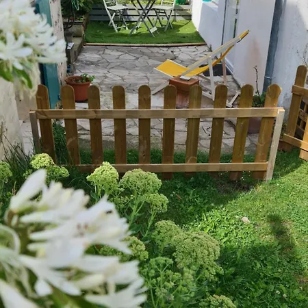 Le Dans Le Jardin. *